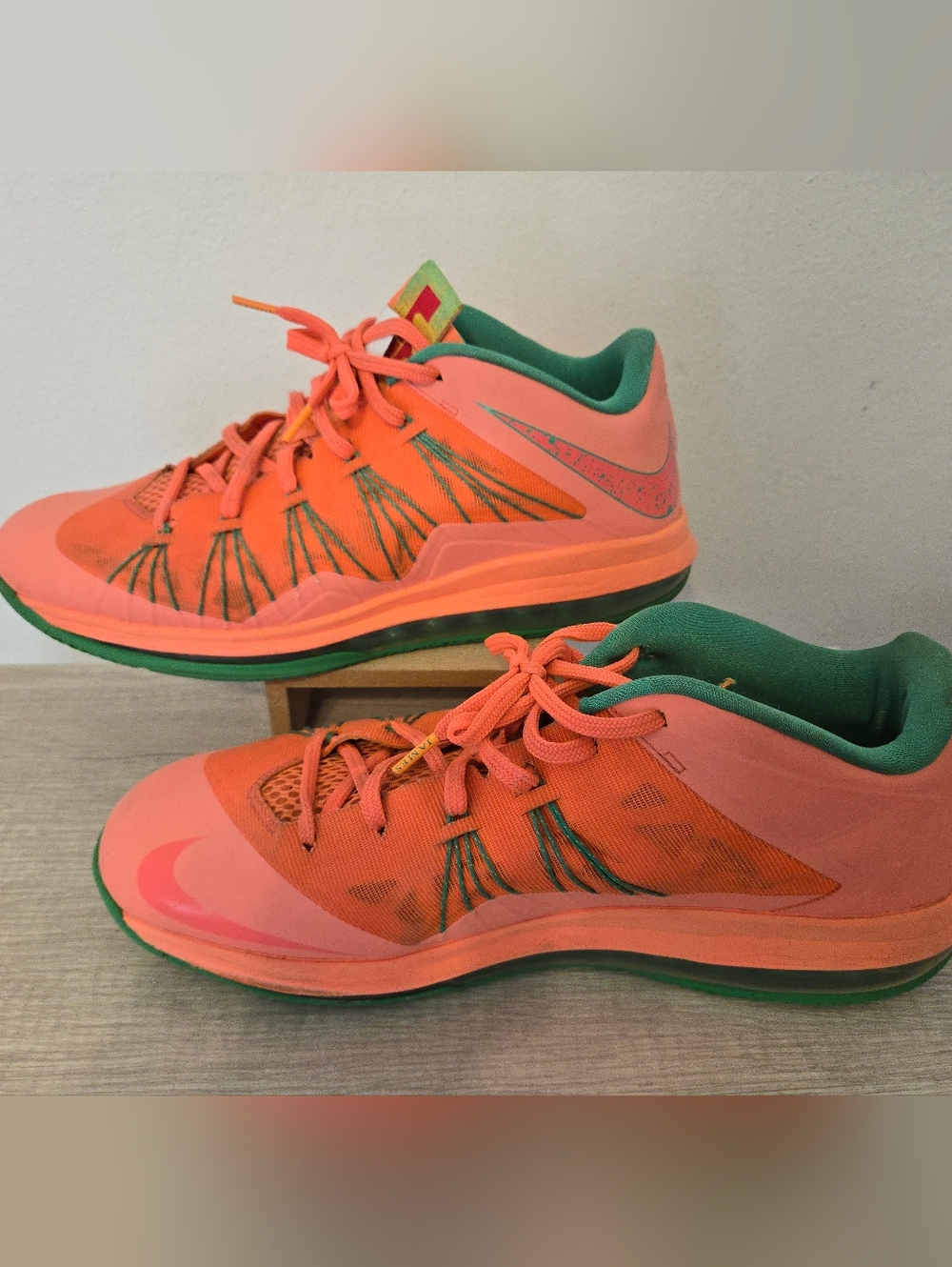 Nike Air Max LeBron 10 Low Watermelon 2013  579765-801 Mens 13 - Picture 2 of 8